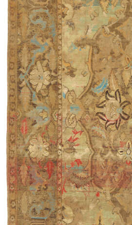 A SILK AND METAL-THREAD `POLONAISE` RUG - Foto 3