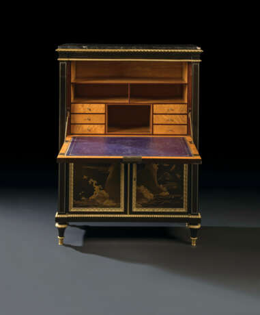 A LATE LOUIS XVI ORMOLU-MOUNTED JAPANESE LACQUER AND EBONY COMMODE A VANTAUX AND SECRETAIRE - фото 10