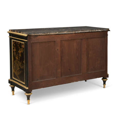 A LATE LOUIS XVI ORMOLU-MOUNTED JAPANESE LACQUER AND EBONY COMMODE A VANTAUX AND SECRETAIRE - photo 14