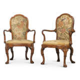 A PAIR OF CHINESE EXPORT HUANGHUALI ARMCHAIRS - Foto 1