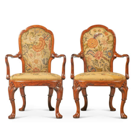 A PAIR OF CHINESE EXPORT HUANGHUALI ARMCHAIRS - фото 3