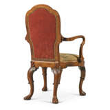 A PAIR OF CHINESE EXPORT HUANGHUALI ARMCHAIRS - Foto 9