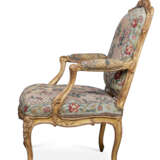 A PAIR OF LOUIS XV GILTWOOD FAUTEUILS - фото 3