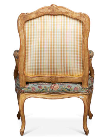 A PAIR OF LOUIS XV GILTWOOD FAUTEUILS - photo 4