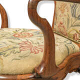 A PAIR OF CHINESE EXPORT HUANGHUALI ARMCHAIRS - Foto 18