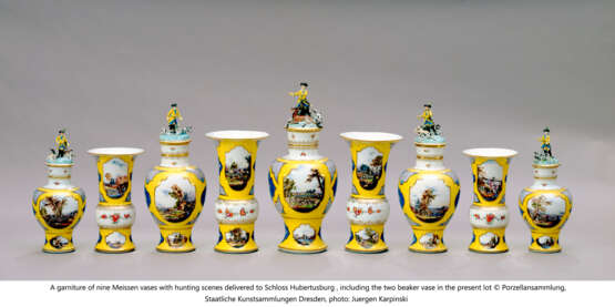 A PAIR OF ROYAL MEISSEN PORCELAIN YELLOW-GROUND BEAKER-VASES MADE FOR SCHLOSS HUBERTUSBURG, THE HUNTING LODGE OF AUGUSTUS III - Foto 10