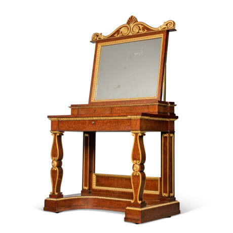 A ROYAL GEORGE IV MAHOGANY AND PARCEL-GILT DRESSING-TABLE - Foto 4