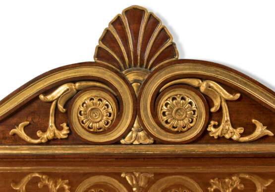 A ROYAL GEORGE IV MAHOGANY AND PARCEL-GILT DRESSING-TABLE - Foto 6