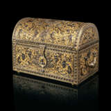 A SPANISH GOLD AND SILVER-DAMASCENED STEEL JEWEL CASKET - фото 1