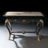 A FRENCH `JAPONISME` ORMOLU-MOUNTED PALISANDER CENTRE TABLE - Foto 2