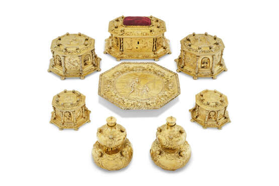 AN IMPORTANT CHARLES II SILVER-GILT TOILET SERVICE - Foto 2