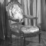A LATE LOUIS XV GREY-PAINTED SIDE CHAIR - Foto 21