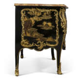 A LOUIS XV ORMOLU-MOUNTED CHINESE LACQUER AND BLACK JAPANNED COMMODE - Foto 5