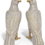 A MAGNIFICENT AND LARGE PAIR OF CHINESE CLOISONNE ENAMEL HAWKS - фото 4