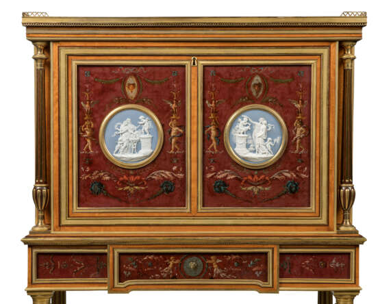 A LOUIS XVI ORMOLU-MOUNTED SATINWOOD, AMARANTH AND POLYCHROME-PAINTED SECRETAIRE A ABATTANT - Foto 3