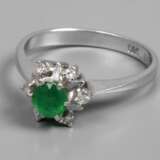 Damenring mit Smaragd und Diamanten - photo 1