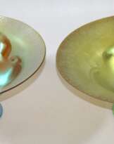 Ein Paar Fußschalen.