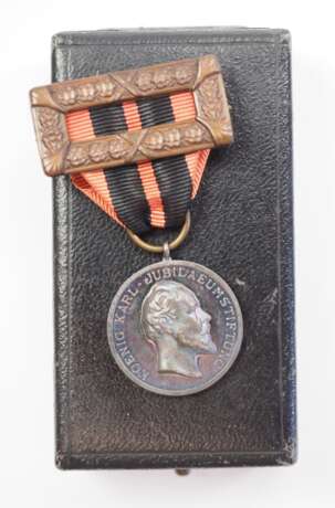 Württemberg: Medaille der König Karl Jubiläumsstiftung, 2. Form, im Etui. - photo 1