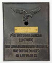 Ehrenschild für hervorragende Leistungen der kommandierende General und Befehlshaber im Luftgau XI.