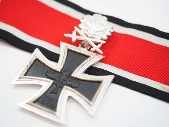 1957: Ritterkreuz des Eisernen Kreuzes, mit Eichenlaub und Schwertern. - photo 2