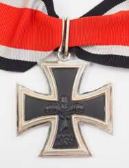 1957: Ritterkreuz des Eisernen Kreuzes.