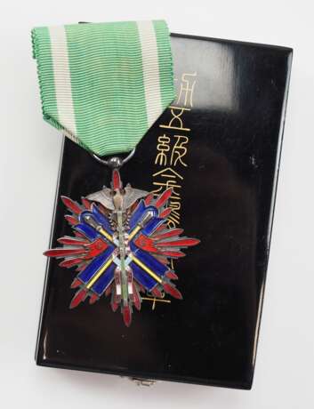 Japan: Orden der Goldenen Weihe, 5. Klasse, im Etui. - photo 1