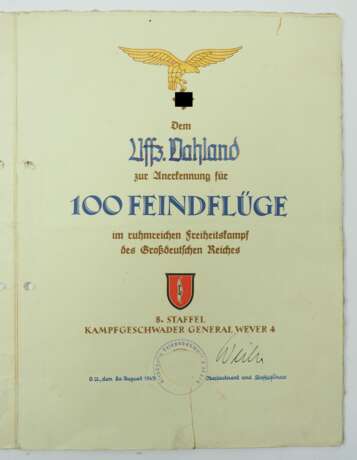 Luftwaffe: Ehrengeschenk des Kampfgeschwaders 4 "Wever" für 100 Feindflüge - Miniatur Offiziersdolchs - Damastklinge, Bernstein-Hilze. - photo 2