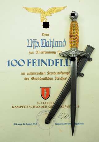 Luftwaffe: Ehrengeschenk des Kampfgeschwaders 4 "Wever" für 100 Feindflüge - Miniatur Offiziersdolchs - Damastklinge, Bernstein-Hilze. - photo 7