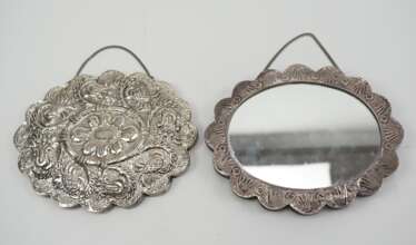 Zwei türkische Spiegel mit Kette, 900er Silber. 