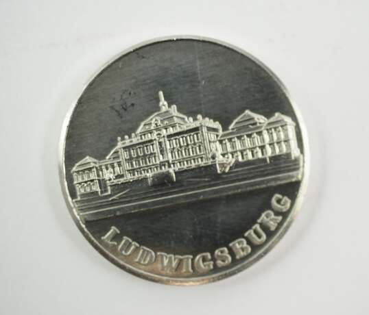 Konvolut Münzen (u.a. Silber) u. Taschenuhr. - Foto 9