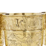A SET OF FOUR GEORGE IV SILVER-GILT BEAKERS - Foto 2
