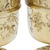 A SET OF FOUR GEORGE IV SILVER-GILT BEAKERS - Foto 6