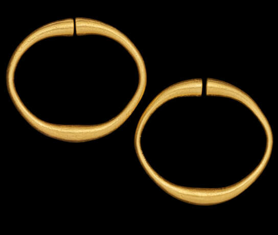 A PAIR OF ACHAEMENID GOLD BRACELETS - photo 1