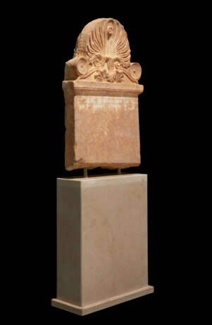 A GREEK MARBLE FUNERARY STELE - photo 4