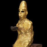 A CANAANITE BRONZE AND SHEET GOLD SEATED DEITY - фото 6