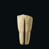 A CYCLADIC MARBLE FRAGMENT FROM A FEMALE FIGURE - фото 1