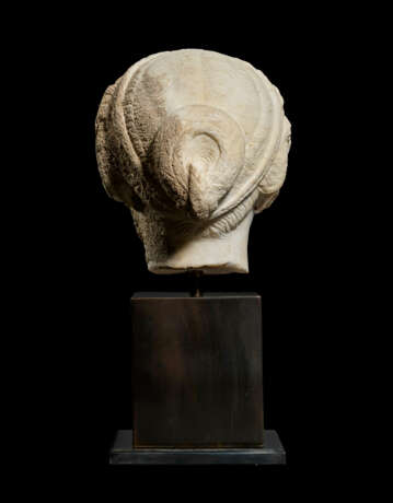 A ROMAN MARBLE PORTRAIT HEAD OF FAUSTINA MINOR - фото 2