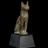 AN EGYPTIAN BRONZE CAT - Foto 1