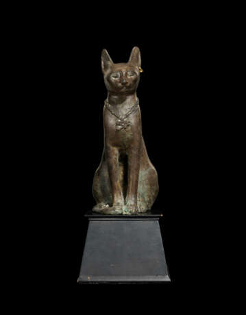 AN EGYPTIAN BRONZE CAT - photo 2