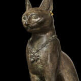 AN EGYPTIAN BRONZE CAT - Foto 7