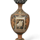 AN APULIAN RED-FIGURED AMPHORA - Foto 1