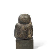 AN EGYPTIAN BLACK DIORITE MALE BUST - photo 2