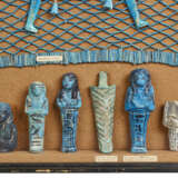 A COLLECTION OF EGYPTIAN ANTIQUITIES IN TWO CASES - Foto 5