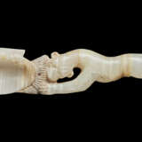 AN EGYPTIAN ALABASTER COSMETIC SPOON - photo 2
