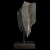 AN EGYPTIAN BLACK SCHIST FRAGMENT OF A FEMALE FIGURE - фото 2