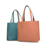 A SET OF TWO: A TURQUOISE & GRIS PERLE SIKKIM LEATHER DOUBLE SENS 36 & A PECHE & ROUGE H SIKKIM LEATHER DOUBLE SENS 36 - Foto 1