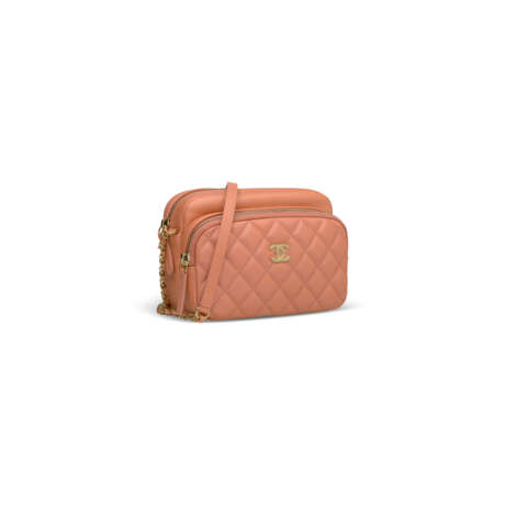 A PINK QUILTED CALFSKIN LEATHER ZIP BAG WITH GOLD HARDWARE - photo 2