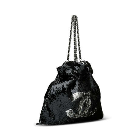 A SILVER & BLACK SEQUINS SUMMER NIGHTS TOTE BAG WITH SILVER HARDWARE - Foto 2