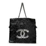 A SILVER & BLACK SEQUINS SUMMER NIGHTS TOTE BAG WITH SILVER HARDWARE - фото 7