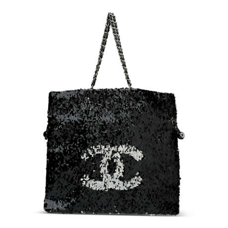 A SILVER & BLACK SEQUINS SUMMER NIGHTS TOTE BAG WITH SILVER HARDWARE - photo 7